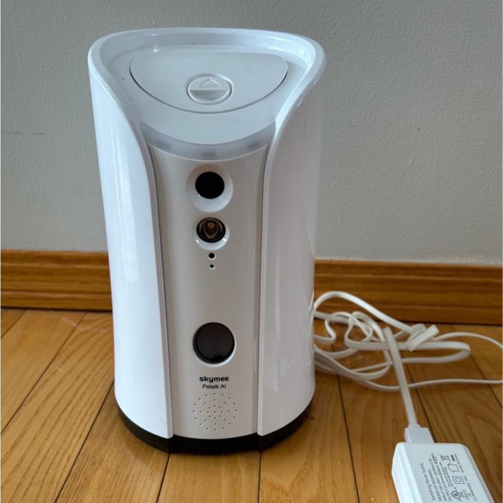 Skymee pet treat dispenser